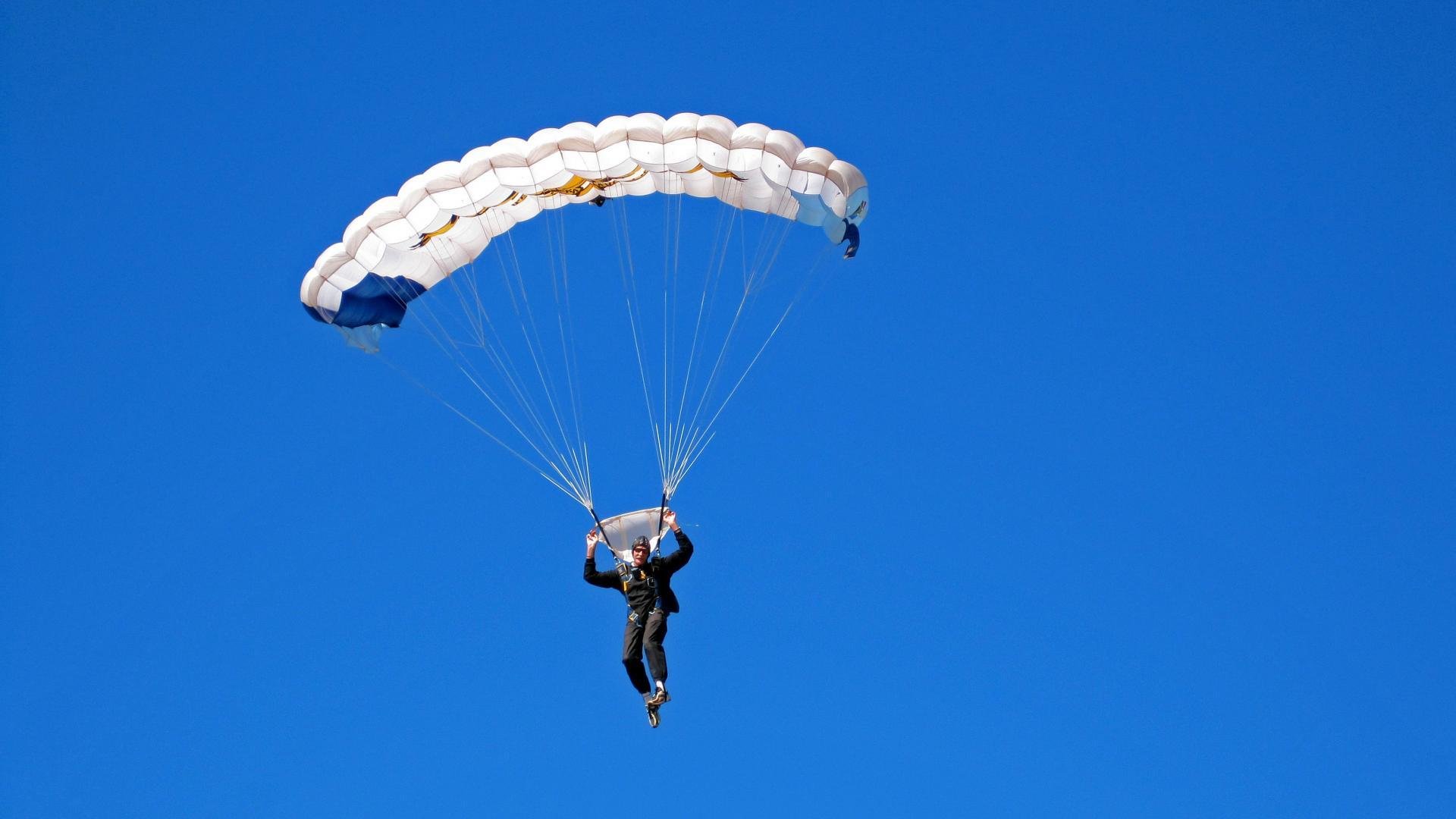 米切尔赛后评分拉满，快船翻盘篮网，一场现代篮球的生存寓言