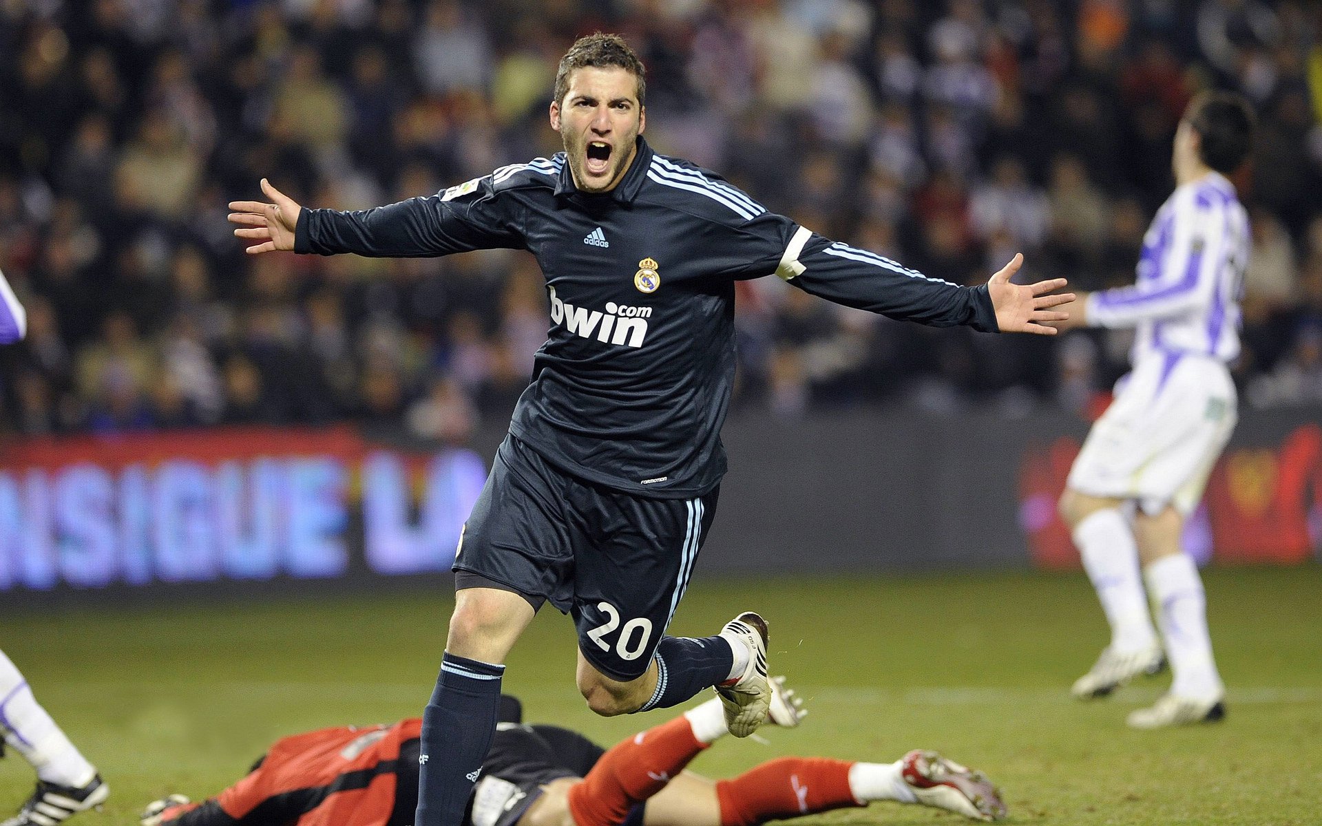 独行侠的孤独与米切尔的接管，当个人英雄主义成为时代解药