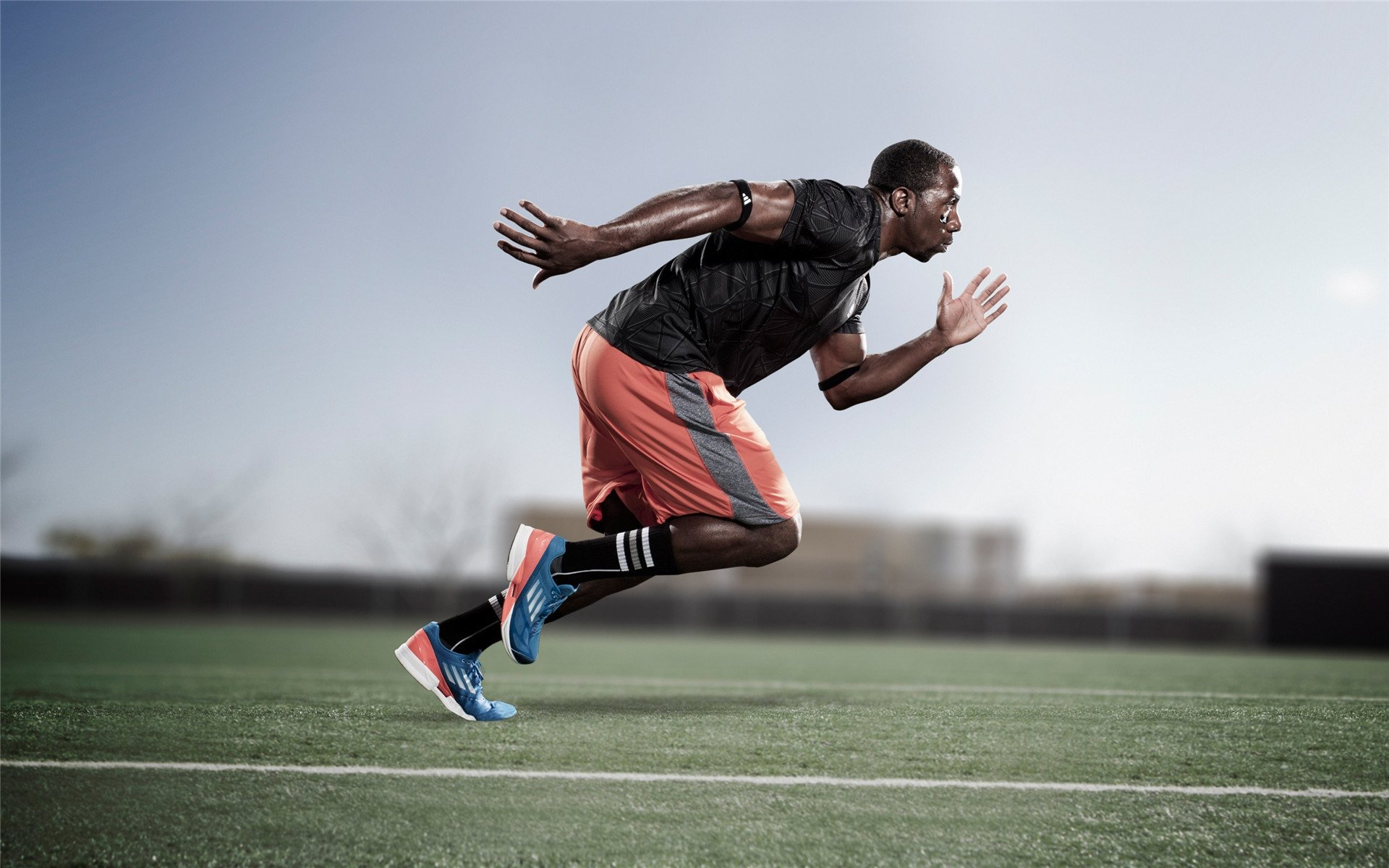 德甲争冠战之夜，西亚卡姆完成里程碑，当篮球与足球的星光在柏林交叠