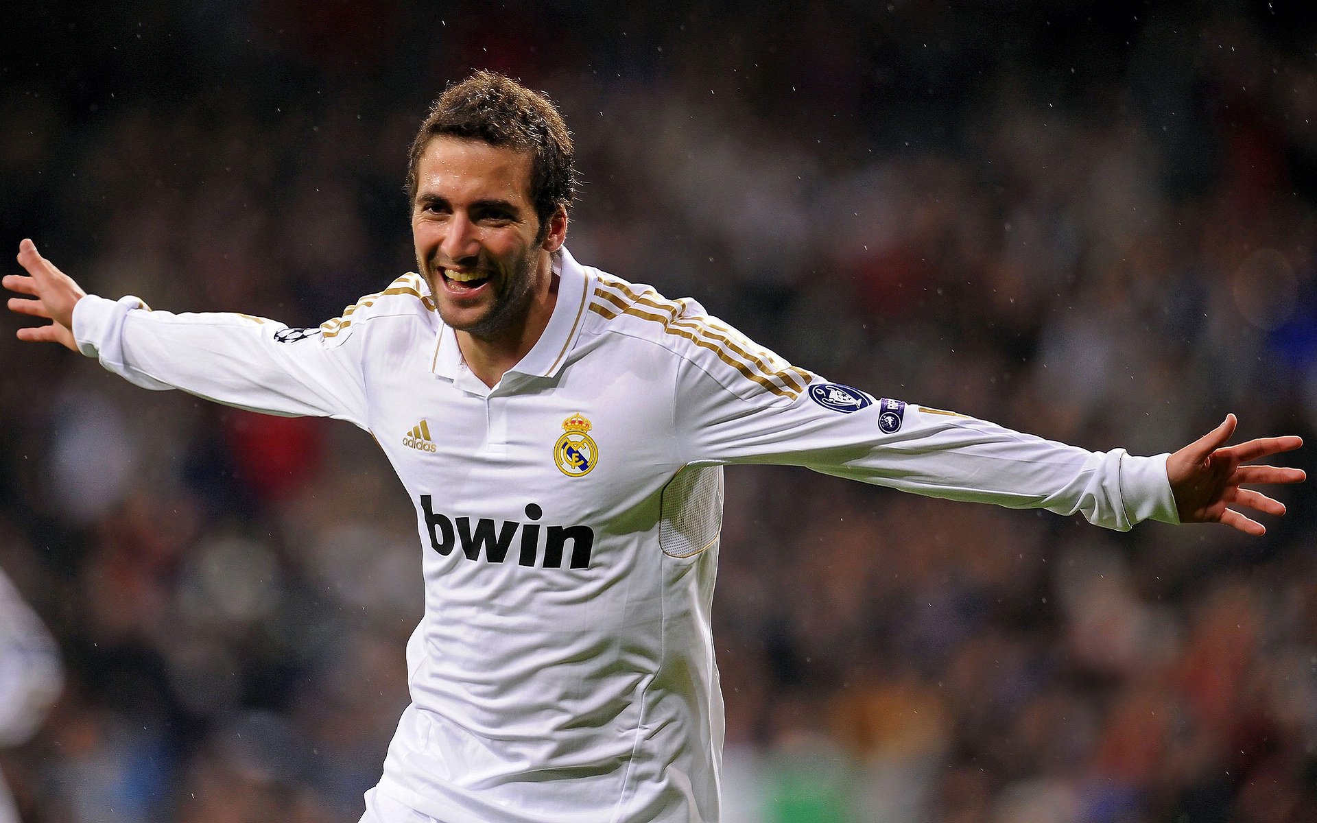 多特蒙德收割那不勒斯，当德意志铁骑遇上亚平宁艺术，卡马文加如何成为胜负天平上的关键砝码？