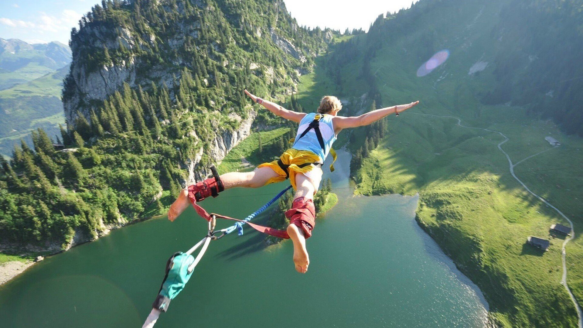 加纳闪电战击穿泰国防线，阿诺德导演攻守转换艺术—2026世界杯E组焦点战纪实